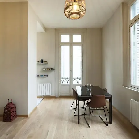 Bel Appartement Pres De La Place Plumereau *